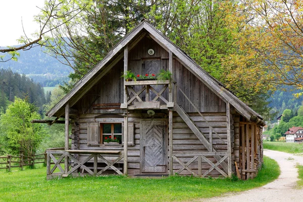 ヨーロッパ スロベニア ルースリゾートの伝統的な木造建築 — ストック写真