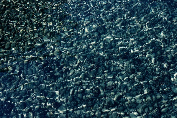 海水の背景 誰もいない海の水の背景 海の水の背景に波紋 要旨湖の背景 — ストック写真