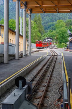 Schafberg Demiryolu Treni Yukarı Avusturya ve Salzburg 'da bulunan bir çarklı demiryoludur. Schafberg treni St Wolfgang im Salzkammergut 'dan Schafberg' e gidiyor..