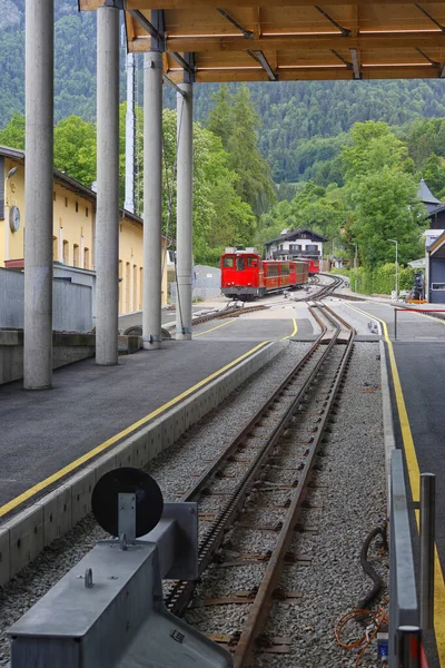 柴夫堡铁路 Schafberg Railway 是奥地利上奥地利和萨尔茨堡的一列轨道交通列车 从圣沃尔夫冈到沙夫堡的沙夫堡火车 — 图库照片