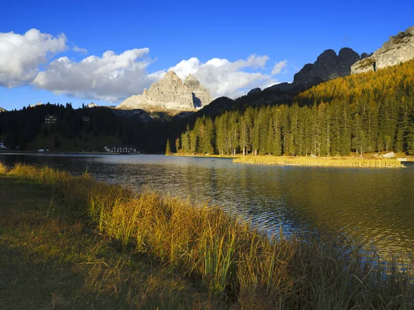 Vista Mozzafiato Della Popolare Destinazione Viaggio Lago Montagna Antorno Autunno — Foto Stock