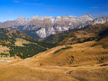 Geisler veya Odle Dolomites Group, Seceda 'nın sonbahar manzarası, İtalya, Avrupa' nın ünlü simgesi.