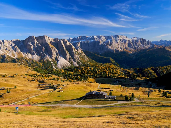 Geisler或Odle Dolomites Group Seceda秋天的风景 意大利 欧洲著名的地标 — 图库照片
