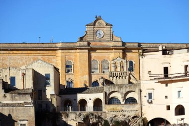 Sassi di Matera 'nın manzarası. Matera şehrinin tarihi bir bölgesidir. Eski mağara evleri ile ünlüdür. Basilicata. İtalya
