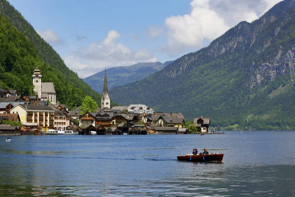 Turisti Che Godono Una Gita Barca Sul Lago Hallstatt Austria — Foto Stock