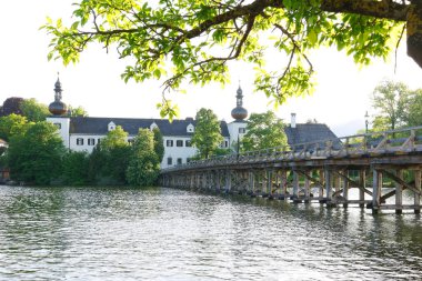 Gmunden, Yukarı Avusturya ve Avrupa 'daki bir parkın yaz manzarası