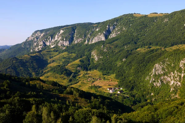 Apuseni Dağları, Batı Karpatlar, Dumesti Salciua köyü Romanya, Avrupa 'nın güzel dağ manzarası