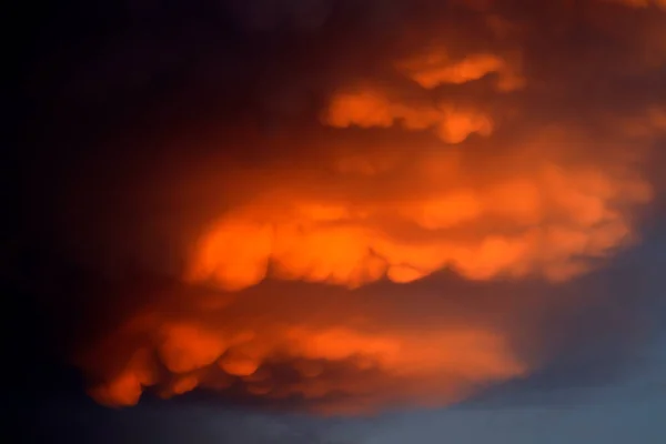 Mammatus Clouds Forming Sunset Ahead Severe Thunderstorm — Stock Photo, Image