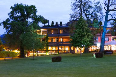 Avusturya, Avrupa 'daki Velden am Worthersee tatil beldesinde mavi saat