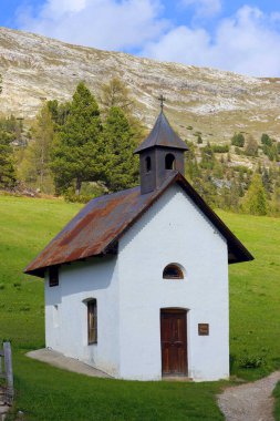 Dolomitlerdeki Rifugio Prato Piazza Kilisesi, İtalya, Avrupa