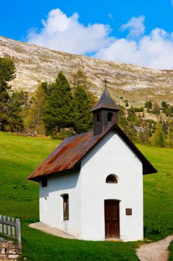 Dolomitlerdeki Rifugio Prato Piazza Kilisesi, İtalya, Avrupa