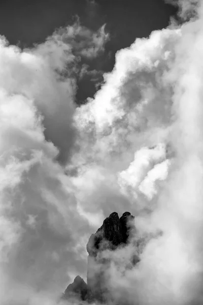 Increíble Vista Nublada Verano Cadena Latemar Dolomitas Italianas Europa — Foto de Stock