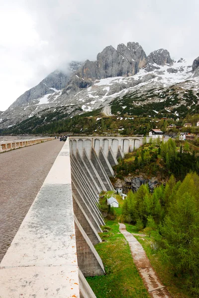 Lago Diga Fedaia Sotto Montagna Della Marmolada Dolomiti Italia Europa — Foto Stock