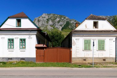 Transilvanya, Romanya, Avrupa 'daki Rimetea (Torocko) Köyünün Mimarisi