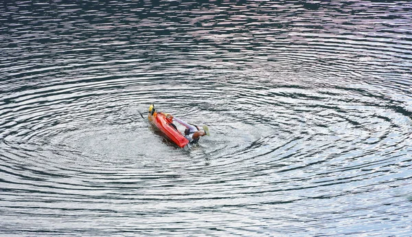 Faire Kayak Sur Lac Bleu Kayak Touristique Sur Lac Bleu — Photo
