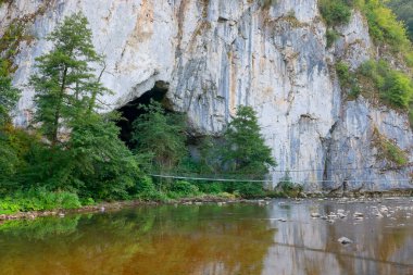 Apuseni Dağları, Vadu Crisului, Bihor, Romanya ve Avrupa 'daki Unguru Mare mağarasının yaz manzarası