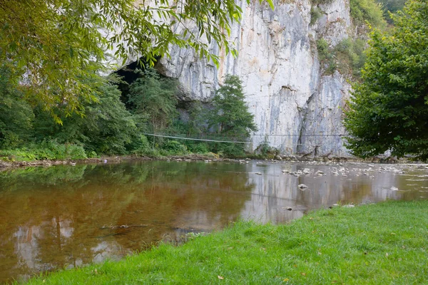 Unguru Mare mağarasının girişi, Apuseni Dağları, Batı Karpatlar, Transilvanya, Romanya, Avrupa
