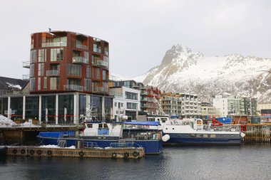 Kış aylarında Svolvaer tatil görünümü, Lofoten Takımadaları, Norveç, Avrupa