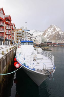 Kış aylarında Svolvaer tatil görünümü, Lofoten Takımadaları, Norveç, Avrupa