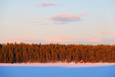 Laponya 'da günbatımı renkleri, Kiruna şehri yakınlarında, İsveç' in en kuzeydeki kasabası, Avrupa