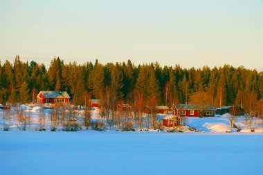 Laponya 'da günbatımı renkleri, Kiruna şehri yakınlarında, İsveç' in en kuzeydeki kasabası, Avrupa