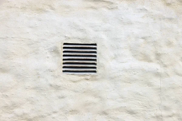 Bild Eines Außentrocknerbelüftungsschutzes Einer Gelben Wand — Stockfoto