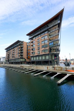 Aker Brygge mahallesi yakınlarındaki Oslo limanının turistik manzarası, Norveç, Avrupa
