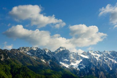 Logar Vadisi (Logarska dolina), Kamnik Savinja Alpleri, Slovenya, Avrupa yakınlarındaki Majestic bahar alp manzarası