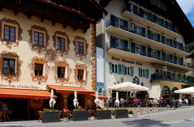 Wolfgang Gölü, Salzkammergut, Avusturya, Avrupa 'nın eski St. Wolfgang kasabasındaki tarihi sokaklar ve sokaklar