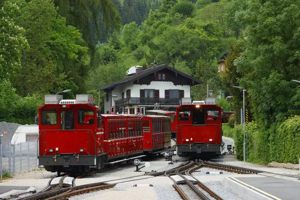 Schafberg Demiryolu Treni Yukarı Avusturya ve Salzburg 'da bulunan bir çarklı demiryoludur. Schafberg treni St Wolfgang im Salzkammergut 'dan Schafberg' e gidiyor.