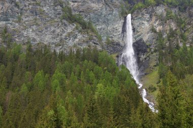 Heiligenblut yakınlarında Jungfernsprung şelalesi, Hohe Tauern Ulusal Parkı, Avusturya, Avrupa
