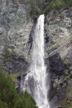 Heiligenblut yakınlarında Jungfernsprung şelalesi, Hohe Tauern Ulusal Parkı, Avusturya, Avrupa