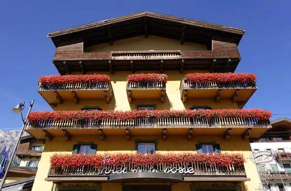 Arquitectura Cortina Ampezzo Famoso Complejo Los Dolomitas Italia Europa Fotos de stock libres de derechos
