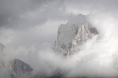 San Martino di Castrozza yakınlarındaki ünlü Pale di San Martino manzarası, İtalyan Dolomitleri, Avrupa