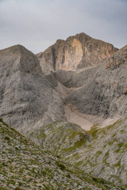 Rosengarten Catinaccio Massif, Dolomites, İtalya 'dan Alp manzarası. Dolomitlerin dağlarındaki muhteşem manzara, Alto Adige, Güney Tyrol, İtalya, Avrupa