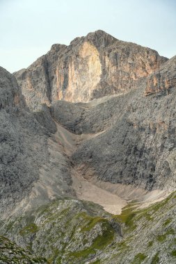 Rosengarten Catinaccio Massif, Dolomites, İtalya 'dan Alp manzarası. Dolomitlerin dağlarındaki muhteşem manzara, Alto Adige, Güney Tyrol, İtalya, Avrupa