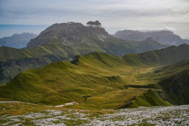 Rosengarten Catinaccio Massif, Dolomites, İtalya 'dan Alp manzarası. Dolomitlerin dağlarındaki muhteşem manzara, Alto Adige, Güney Tyrol, İtalya, Avrupa