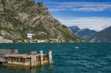 Limone Sul Garda tatil köyü, Garda Gölü İtalya. Limon Konsolosu Garda, İtalya 'da Lombardiya eyaletinde yer alan bir şehirdir..