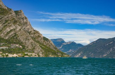 Limone Sul Garda tatil köyü, Garda Gölü İtalya. Limon Konsolosu Garda, İtalya 'da Lombardiya eyaletinde yer alan bir şehirdir..