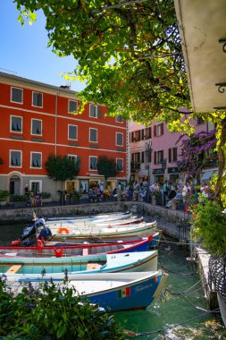 Limone Sul Garda tatil köyü, Garda Gölü İtalya. Limon Konsolosu Garda, İtalya 'da Lombardiya eyaletinde yer alan bir şehirdir..