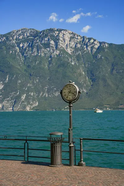 Limone Sul Garda tatil köyü, Garda Gölü İtalya. Limon Konsolosu Garda, İtalya 'da Lombardiya eyaletinde yer alan bir şehirdir..