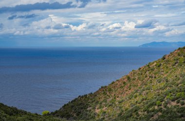 Elba Adası, Toskana, İtalya ve Avrupa 'nın güzel yaz manzarası