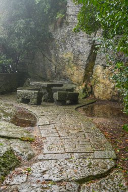 Sisli bir günde San Marino kalesinden manzara manzarası, İtalya ve Avrupa