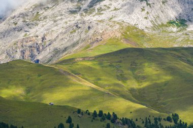 Rosengarten Catinaccio Massif, Dolomites, İtalya 'dan Alp manzarası. Dolomitlerin dağlarındaki muhteşem manzara, Alto Adige, Güney Tyrol, İtalya, Avrupa