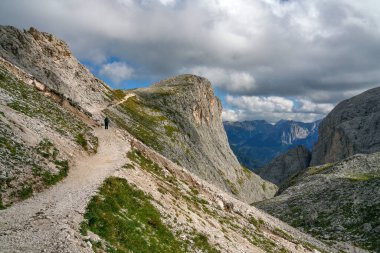 Rosengarten Catinaccio Massif, Dolomites, İtalya 'dan Alp manzarası. Dolomitlerin dağlarındaki muhteşem manzara, Alto Adige, Güney Tyrol, İtalya, Avrupa