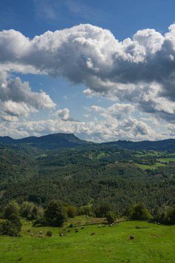Parco Nazionale dell 'Appennino Tosco-Emiliano' nun yaz manzarası, Lagastrello Geçidi, İtalya, Avrupa.