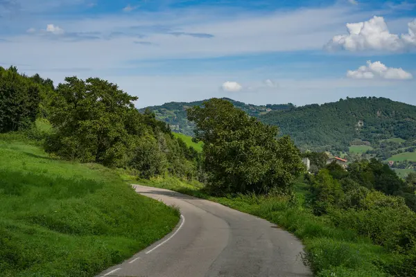 Parco Nazionale dell 'Appennino Tosco-Emiliano' nun yaz manzarası, Lagastrello Geçidi, İtalya, Avrupa.