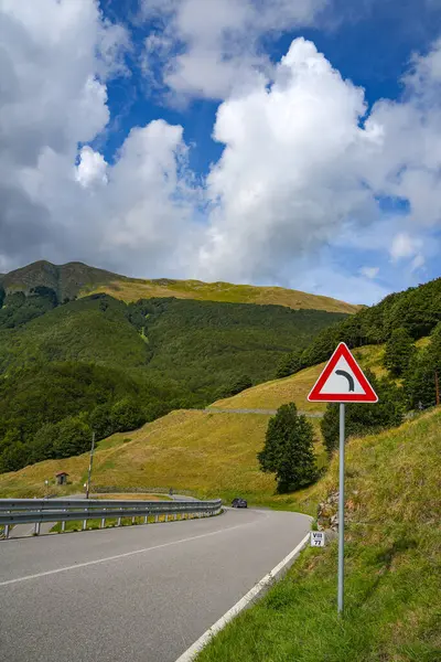 Parco Nazionale dell 'Appennino Tosco-Emiliano' nun yaz manzarası, Lagastrello Geçidi, İtalya, Avrupa.