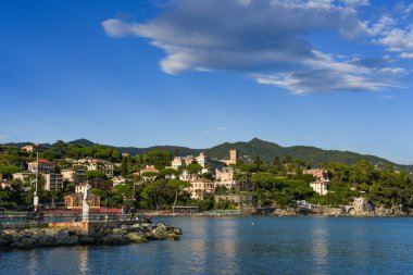 Santa Margherita Ligure, Cenova 'nın Riviera Ligure, Akdeniz, İtalya ve Avrupa' daki turistik liman manzarası