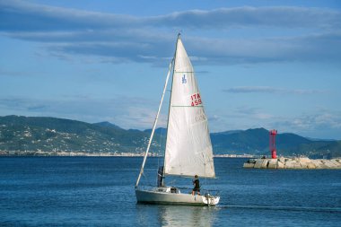Santa Margherita Ligure, Cenova 'nın Riviera Ligure, Akdeniz, İtalya ve Avrupa' daki turistik liman manzarası